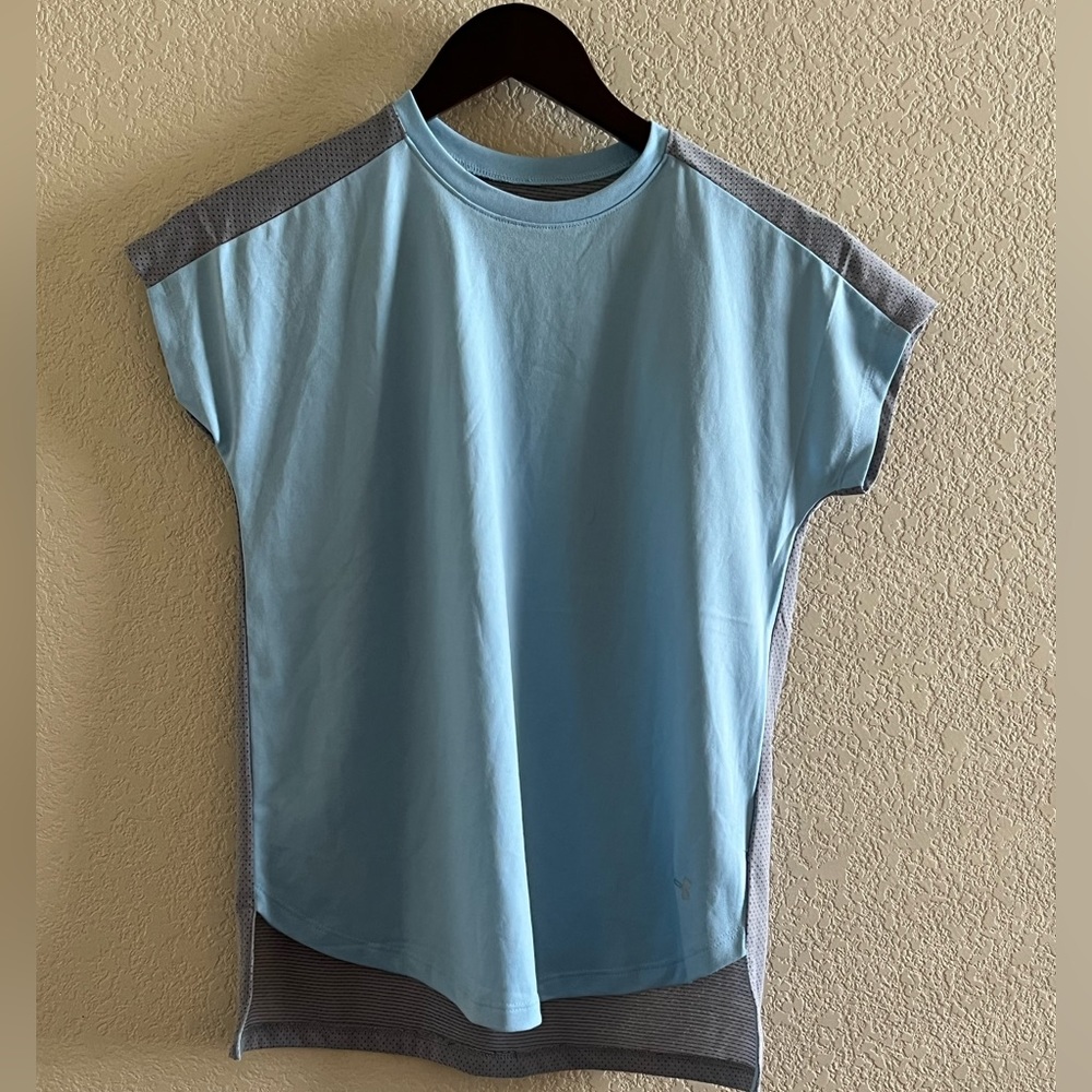 Under Armour Boys Heat Gear Athleisure Shirt Size Medium NWT